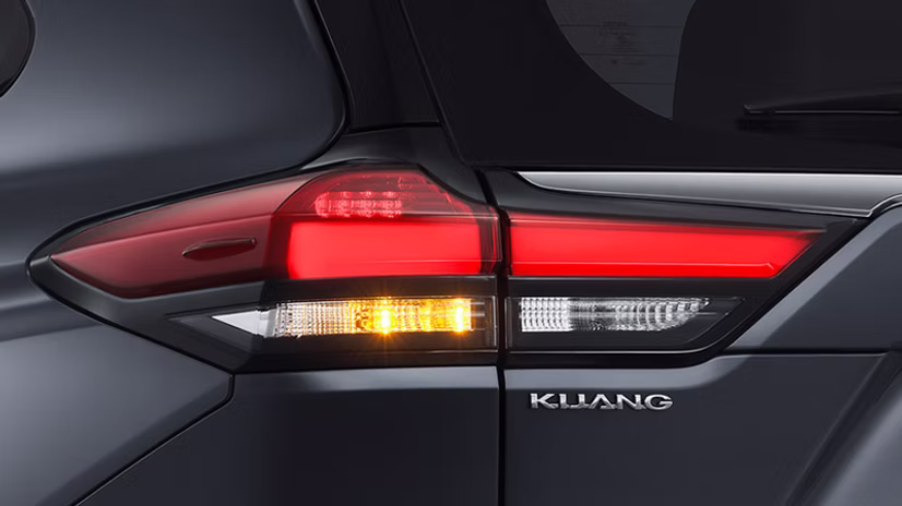 toyota-innova-zenix-stop-lamp